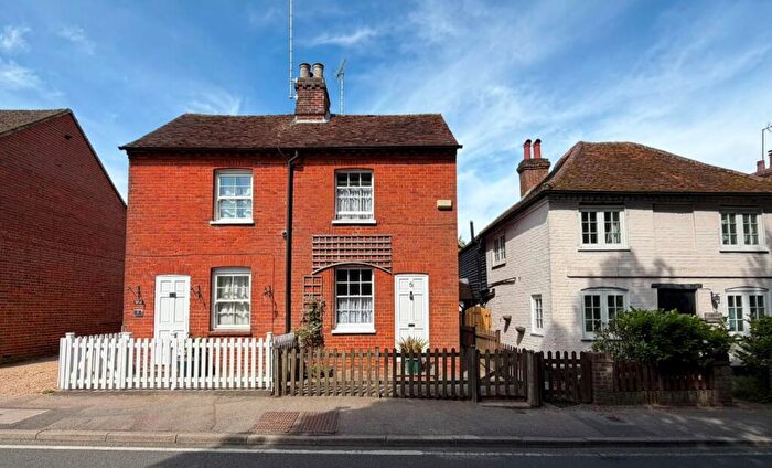 2 Bedroom Semi-Detached House For Sale In Parkside Cottages, The Street, West Clandon, Guildford, Surrey, GU4