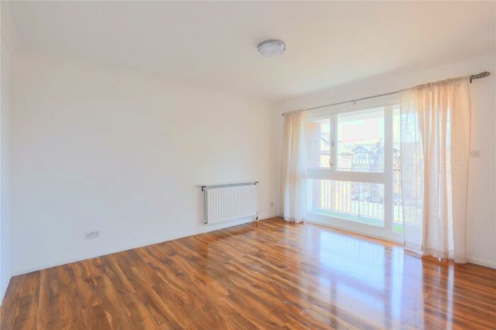 3 Bedroom Apartment To Rent In Northumberland House, Ballards Lane, Finchley, London, N3