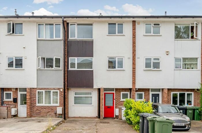 4 Bedroom Property To Rent In Guildford Park Avenue, Guildford, GU2