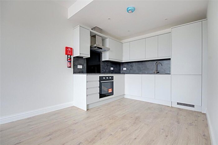 2 Bedroom Flat To Rent In Gladbeck Way, Enfield, EN2