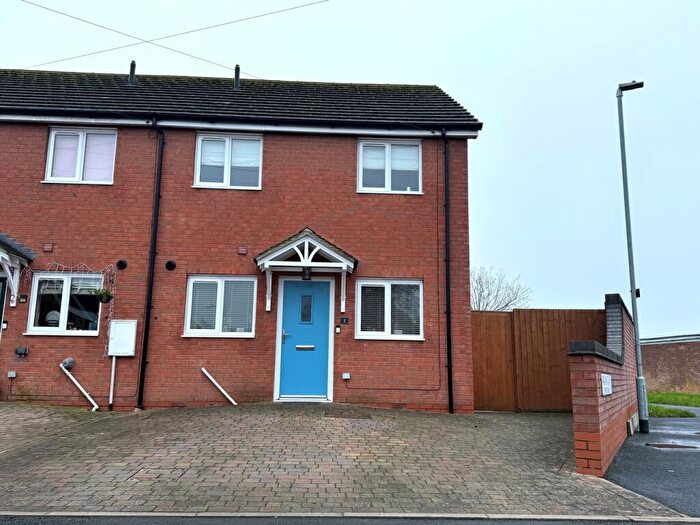 3 Bedroom End Of Terrace House For Sale In Farman Row, Henhurst Ridge, Burton-On-Trent, DE13