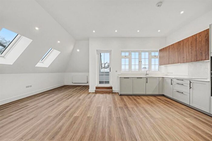 2 Bedroom Apartment For Sale In Caspian House, Chase Side, Southgate, N14