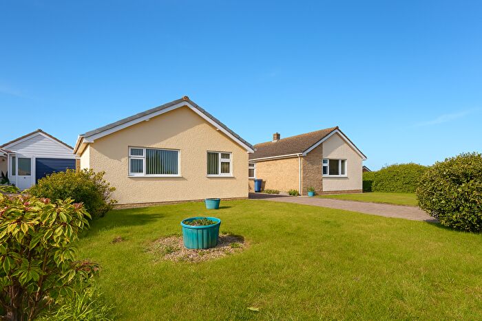 2 Bedroom Bungalow To Rent In Bedroom Bungalow - Southill, DT4