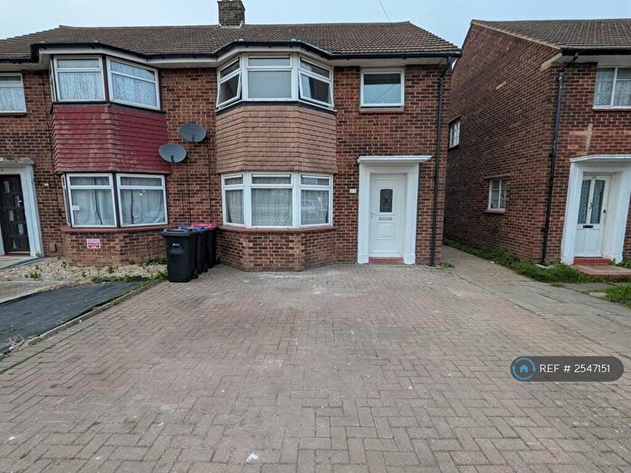 3 Bedroom Semi Detached House To Rent In Philpott Avenue, Essex, SS2