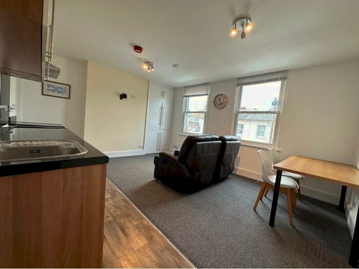 1 Bedroom Flat To Rent In Carey Street, Reading, Berkshire, RG1