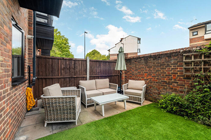 3 Bedroom Terraced House For Sale In Barnfield Place, London, E14