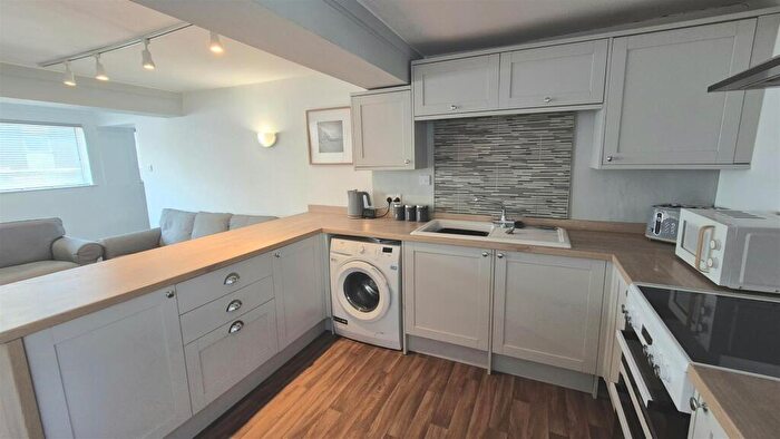 1 Bedroom Apartment To Rent In Pitcroft Lane, North End, PO2