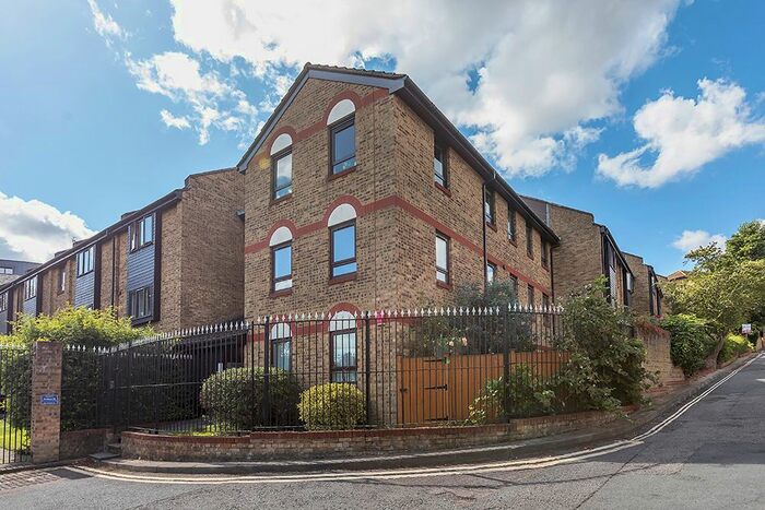3 Bedroom Flat To Rent In Bakers Hill, London, E5