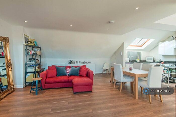 3 Bedroom Flat To Rent In Brondesbury Road, London, NW6