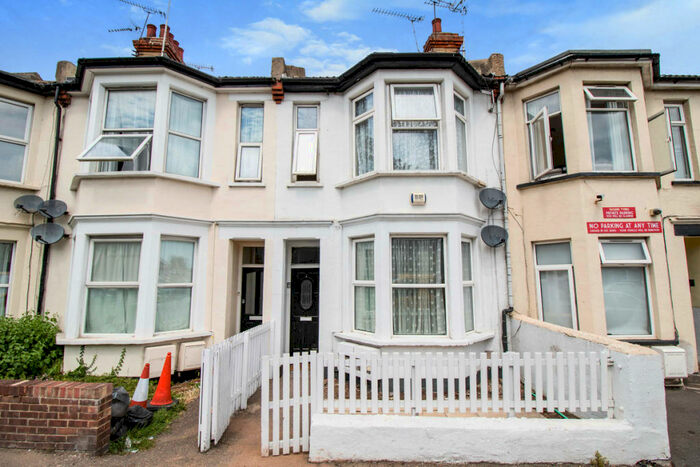 1 Bedroom Flat To Rent In East Street, Southend-on-sea, SS2