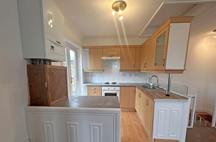 2 Bedroom Flat To Rent In Sheen Lane, Mortlake, SW14