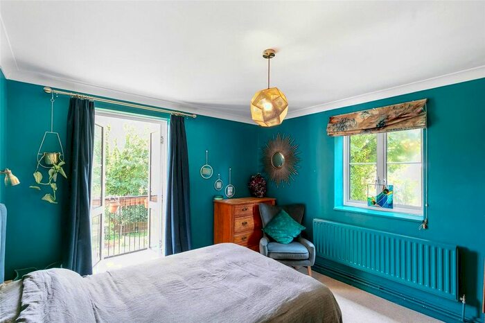 2 Bedroom Flat To Rent In Chulsa Road, London, SE26