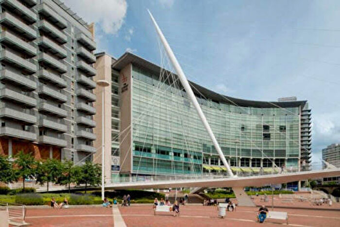 2 Bedroom Apartment To Rent In The Bridge, Dearmans Place, M3