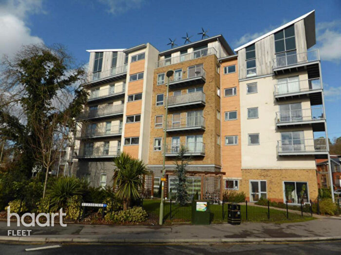 2 Bedroom Flat To Rent In Coombe Way, Farnborough, GU14