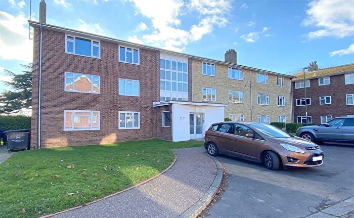 2 Bedroom Flat For Sale In Meadway Court, Kingston Lane, Southwick, West Sussex, BN42