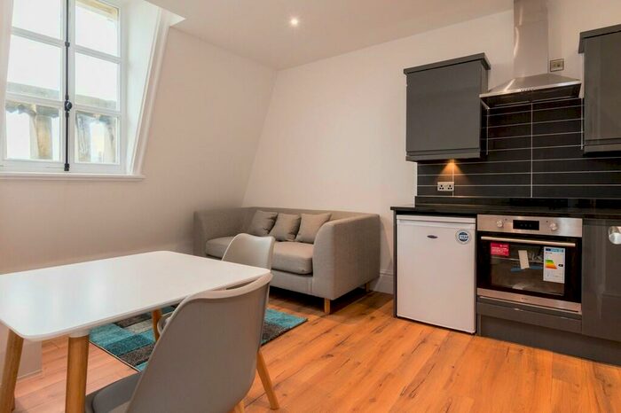 1 Bedroom Apartment To Rent In Pearl Chambers, East Parade, Leeds, LS1