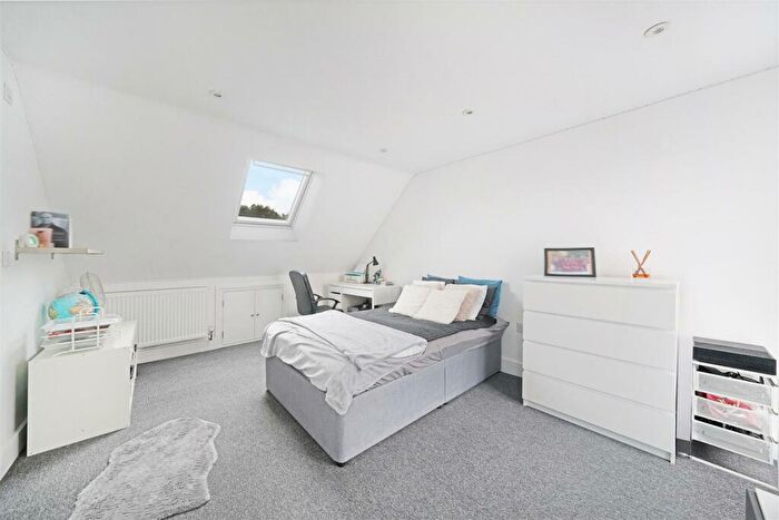 2 Bedroom Apartment To Rent In Diana Road, London, E17