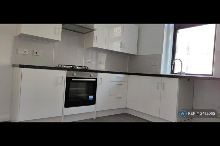 3 Bedroom Flat To Rent In Sandeman, Dundee, DD3