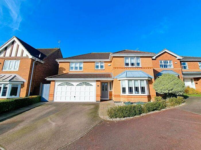 4 Bedroom Detached House For Sale In Middle Greeve, Wootton, Northampton, NN4