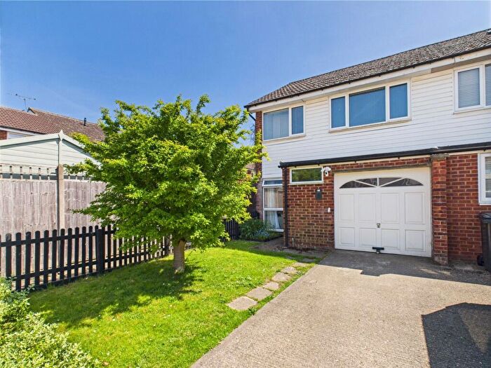 3 Bedroom End Of Terrace House For Sale In Conigre, Chinnor, Oxfordshire, OX39