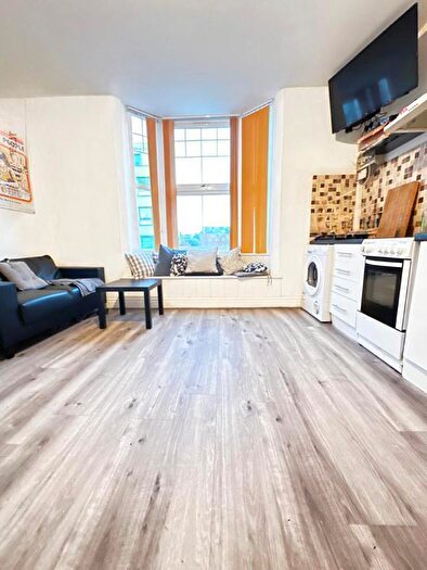 1 Bedroom Terraced House To Rent In Flat Above, Bristol Road, Selly Oak, Birmingham, B29