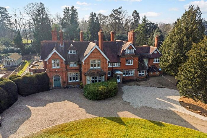 4 Bedroom Flat For Sale In Crowsley Road, Lower Shiplake, RG9