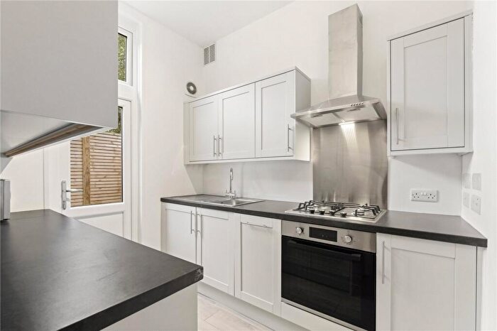 2 Bedroom Apartment For Sale In Hazelbourne Road, London, SW12