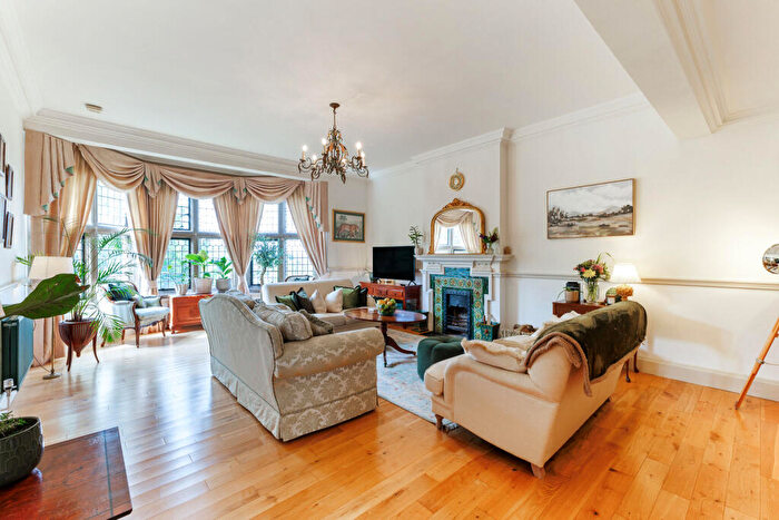 2 Bedroom Flat For Sale In Bathwick Hill, Bath, BA2