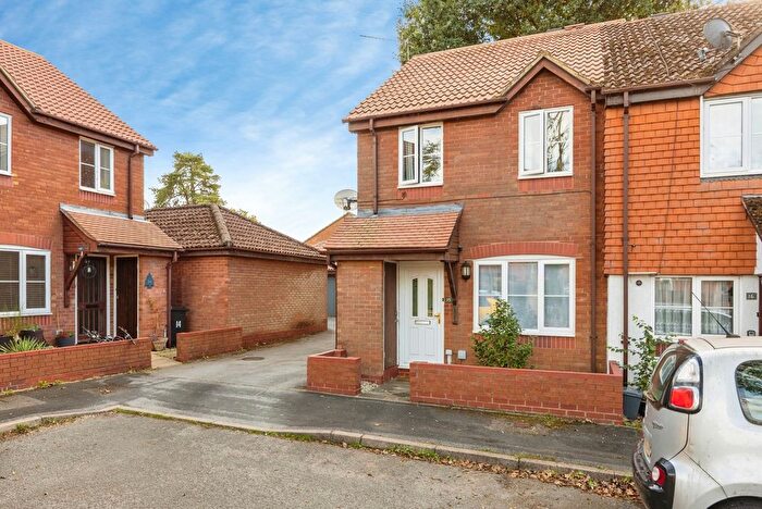 3 Bedroom End Terrace House For Sale In Blue Timbers Close, Bordon, Hampshire, GU35