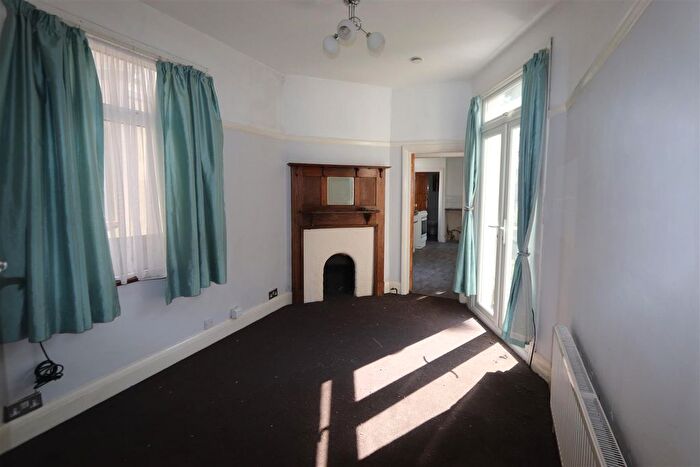 2 Bedroom Flat To Rent In Crowborough Road, Southend On Sea, SS2