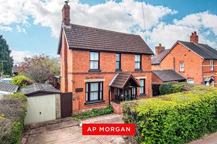 3 Bedroom Detached House For Sale In Orchard Road, Bromsgrove, Worcestershire, B61