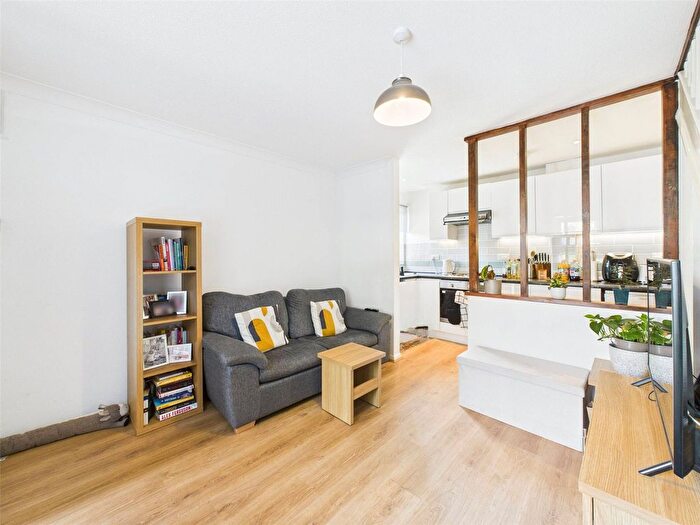 1 Bedroom Semi-detached House To Rent In Hyacinth Close, Hampton, TW12