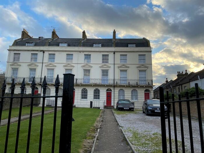1 Bedroom Flat To Rent In Milton Road, Gravesend, DA12