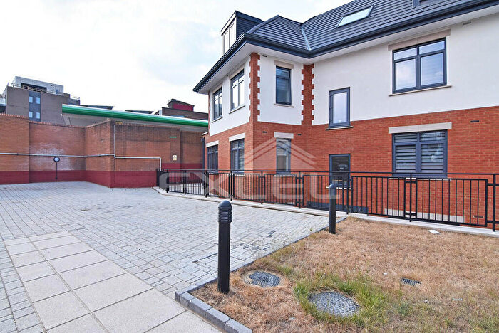 2 Bedroom Apartment To Rent In Finchley Lane, Hendon, London, NW4