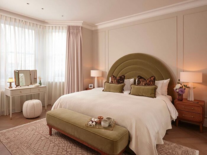 2 Bedroom Flat To Rent In Pont Street, Knightsbridge, London, SW1X