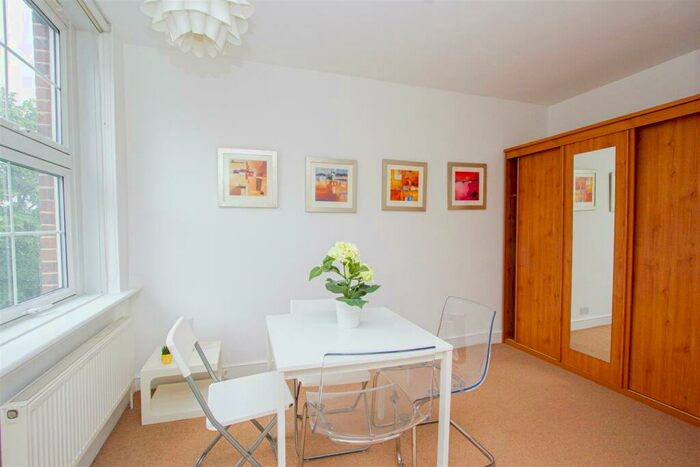 2 Bedroom Apartment To Rent In Matilda House, St. Katharine's Way, Wapping, E1W
