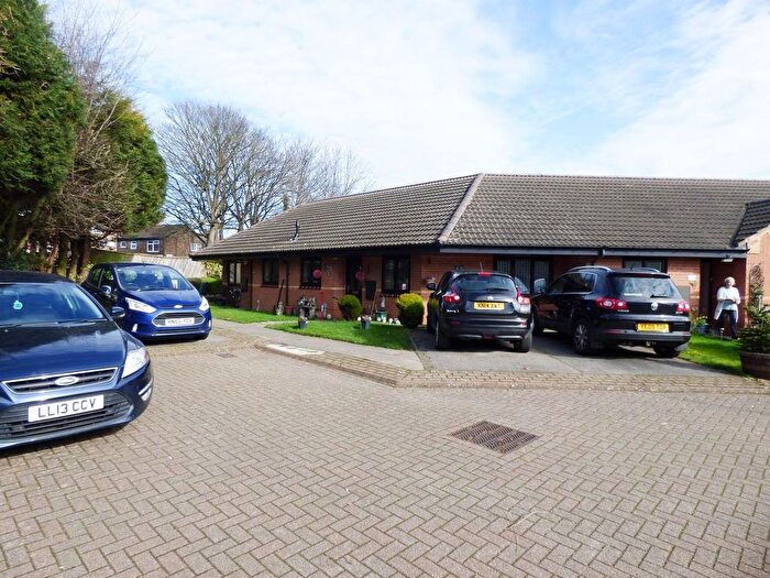 2 Bedroom Bungalow For Sale In Ashby View, Leeds, LS13