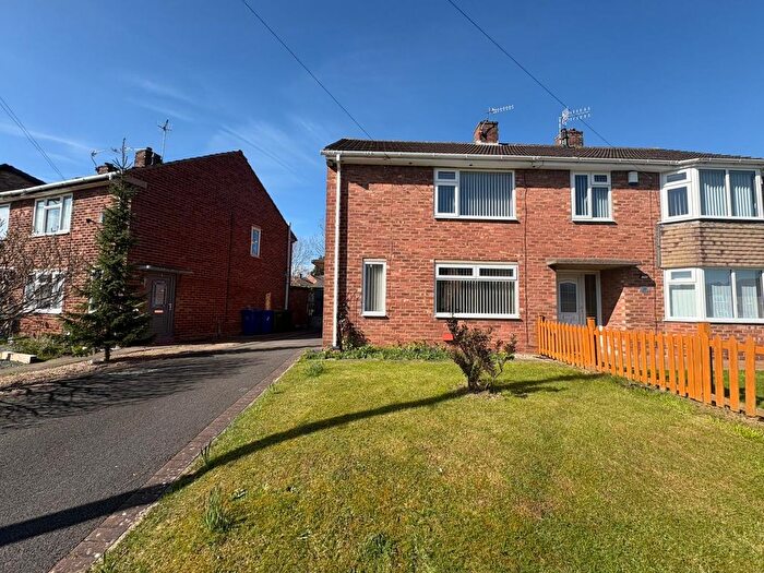 2 Bedroom Semi Detached House To Rent In Loundeswood Avenue, Chesterfield, S41