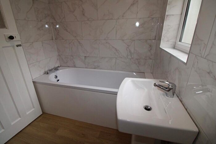 1 Bedroom Flat To Rent In Coppermill Lane, London, E17
