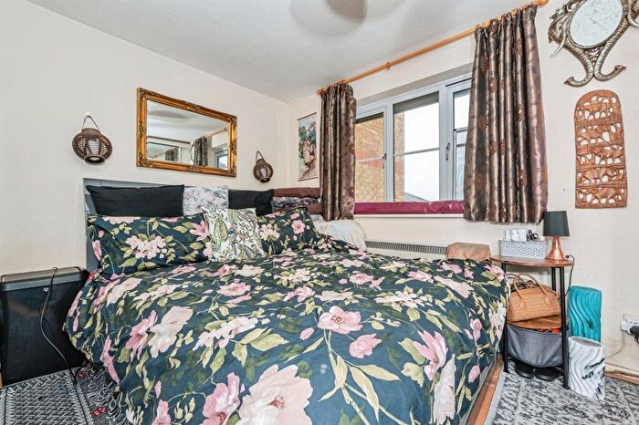 1 Bedroom Flat For Sale In Falcon Avenue, Grays, RM17