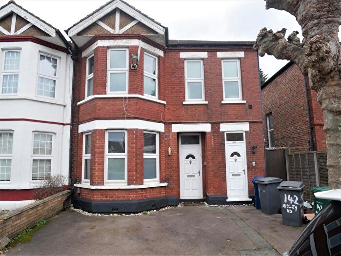 2 Bedroom Maisonette To Rent In Audley Road, Hendon, NW4