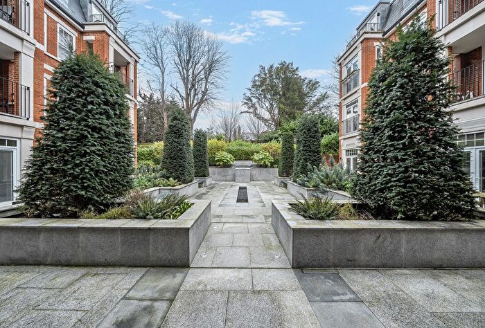 2 Bedroom Flat For Sale In London Road, Sevenoaks, Kent, TN13