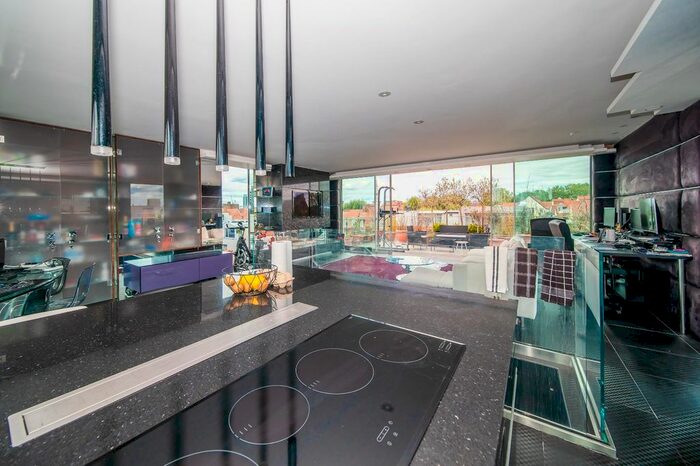 3 Bedroom Flat To Rent In Redchurch Street, Shoreditch, E2