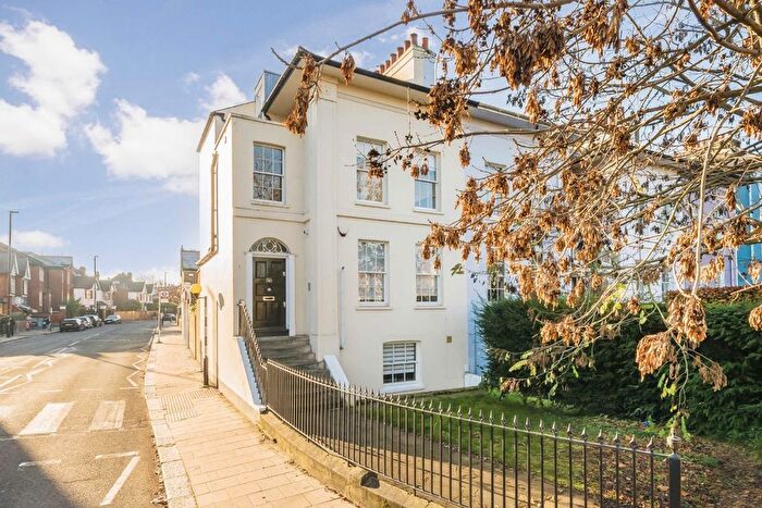 4 Bedroom Property To Rent In Heathfield Terrace, Chiswick, W4