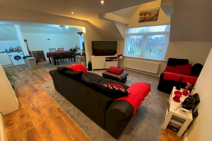 3 Bedroom Flat To Rent In 74-76 . Annes Road East, Lytham St. Annes FY8