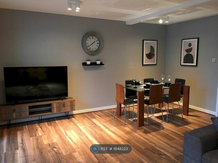 2 Bedroom Flat To Rent In Hawkhill Close, Edinburgh, EH7