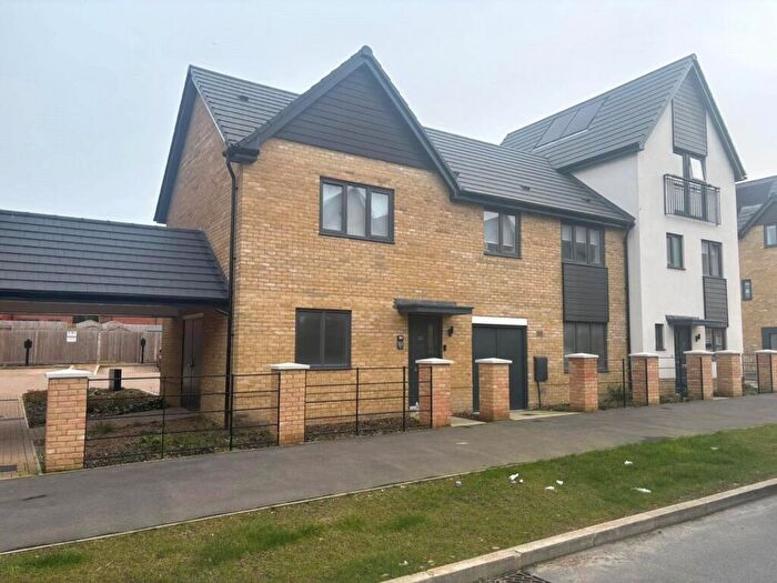 2 Bedroom Flat To Rent In Buckler Ride, Crowthorne, RG45