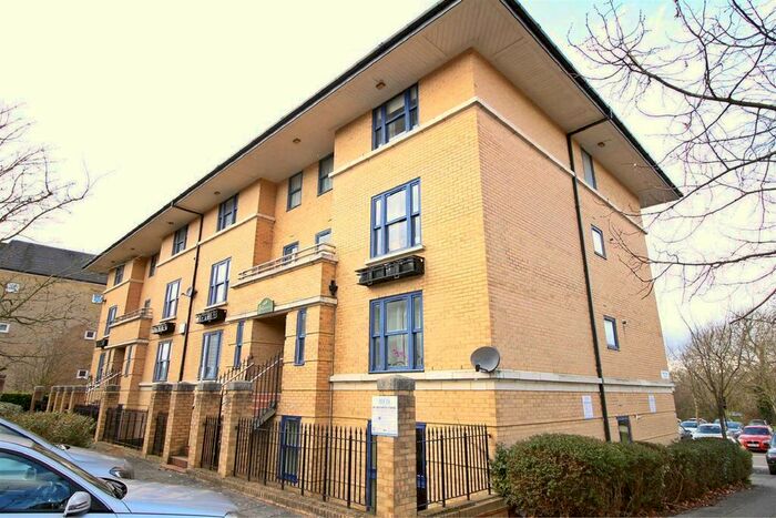 2 Bedroom Flat To Rent In Crowfield House, Central Milton Keynes, Milton Keynes, MK9