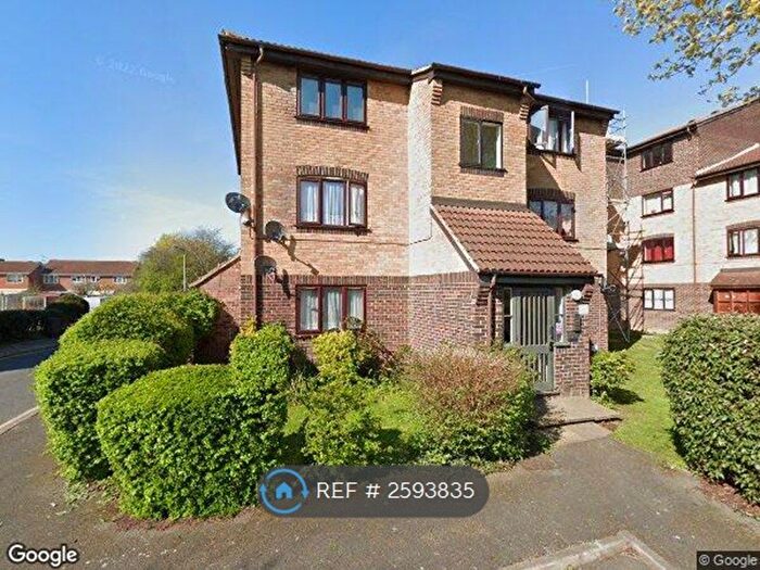 2 Bedroom Flat To Rent In Conway Gardens, Grays, RM17