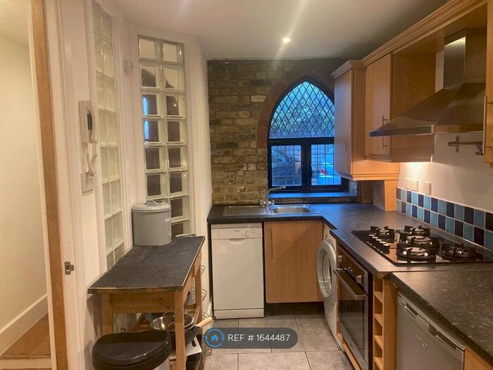 3 Bedroom Terraced House To Rent In Rush Common Mews, London, SW2